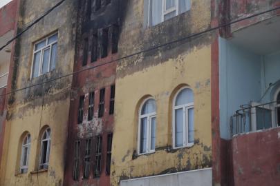 Mardin’de 2 katlı binada yangın: 4 kişi dumandan etkilendi