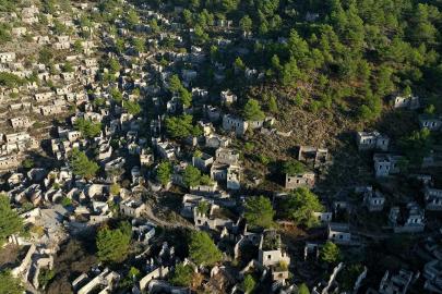 Muğla'nın 'hayalet köyü' dronla görüntülendi