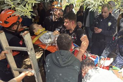Oynarken foseptiğe düşüp yaralanan çocuk kurtarıldı