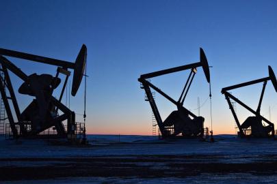 Petrol fiyatları Ortadoğu'daki ateşkes umuduyla geriledi