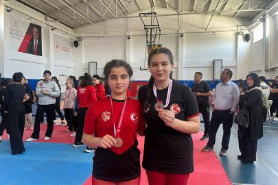 Serikli güreşçilerden 2 madalya