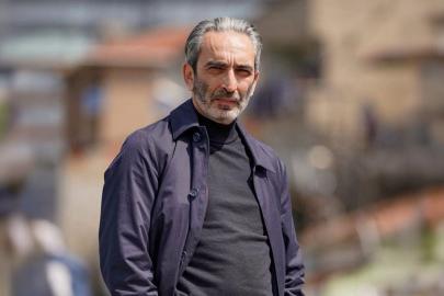 Tepkilerin ardından Fırat Tanış diziden çıkarıldı! Sahnelerini bile sildiler