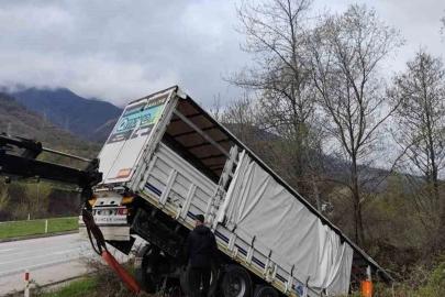 Yeni Darıderesi’nde kaza: 3 kişi hastanede