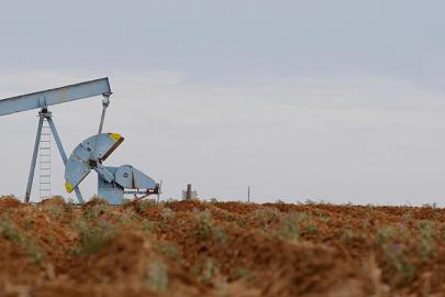 ABD'den en kırılgan ülkelerin Rus petrolüne geçici olarak erişebilmesine izin