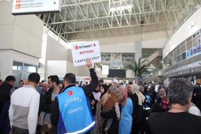 Batmanlı hacı adayları dualarla kutsal topraklara uğurlandı