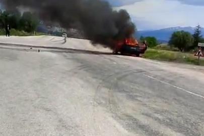 Dumanı fark edip otomobilinden çıktı