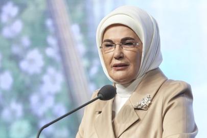 Emine Erdoğan, Dünya Ebeler Günü'nü kutladı