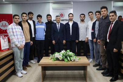 Gaziantep'te bilgi yarışmasına katılan geçlere umre ödülü
