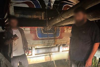 Haberleşme kablolarını çalmaya çalışan 3 şüpheli suçüstü yakalandı