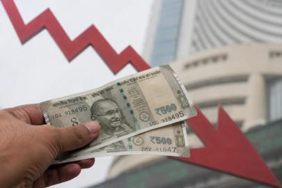 Hindistan rupisi, dolar karşısında en düşük değeri gördü