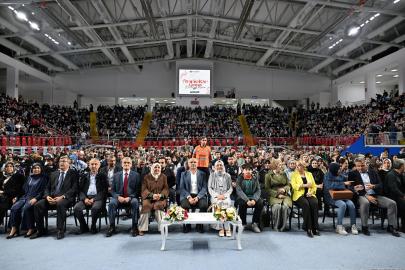 Malatya'da annelerin buluştuğu gecede duygu dolu anlar yaşandı