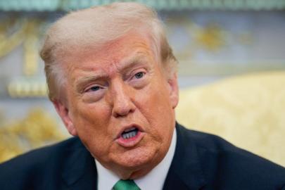 Trump: AB menşeli otomobil ve kamyonlara uygulanan tarife yüzde 25'e çıktı