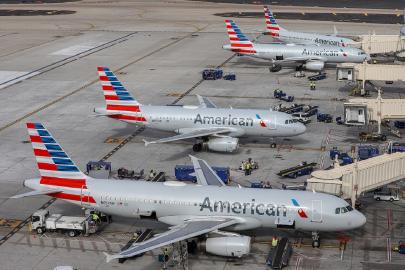 American Airlines, artan yakıt maliyetleri nedeniyle uçuşlarını askıya alıyor
