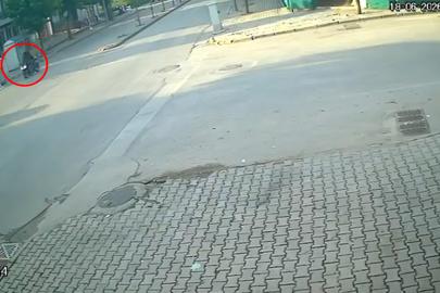 Motosikletle otomobilin çarpıştığı kaza kamerada