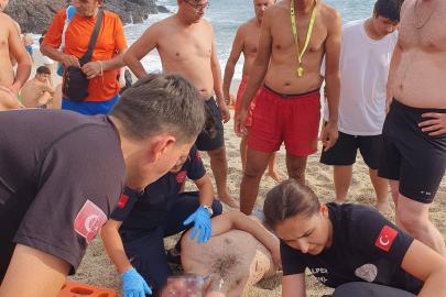 Alanya’da boğulma tehlikesi geçiren tatilciyi cankurtaran kurtardı