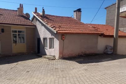 Gürültü nedeniyle tartıştıkları komşunun bıçakladığı anne öldü, kızı ağır yaralı