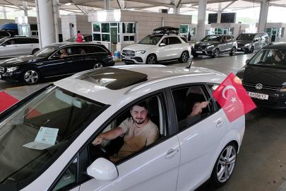 Sınır kapısında büyük sevinç: "İki yıldır içimde tutuyorum sevincimi, hep bu anı bekledim"