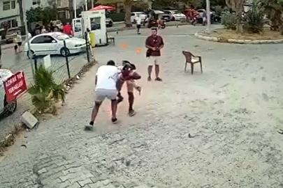 Sokakta çıkan tartışmada birbirini bıçakladılar; o anlar kamerada