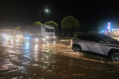 3 ili sağanak ve fırtına vurdu