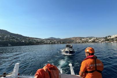 Bodrum’da su alan ve içerisinde 4 kişinin bulunduğu tekne kurtarıldı