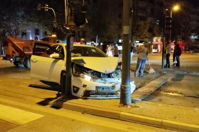 İki otomobil çarpıştı, 7 kişi yaralandı