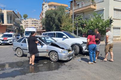 İki otomobilin çarpıştığı kazada 1 kişi yaralandı