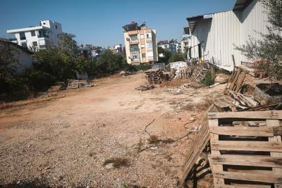Kepez'de 30 kamyon atık temizlendi, sorumlulara ceza yazıldı