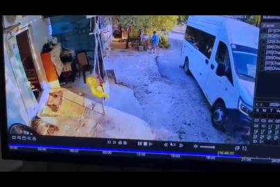 Minibüsle geri manevra yaparken oğlunun ölümüne neden oldu