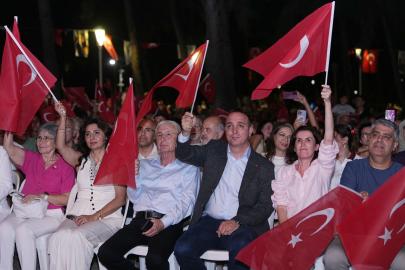 Zafer Bayramı coşkusu Konyaaltı'nda yaşandı