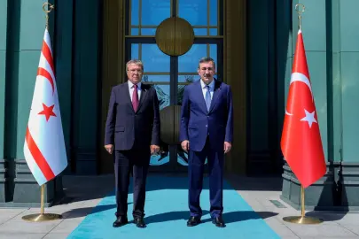 KKTC Başbakanı Ünal Üstel Külliye'de... Girne'de arama kurtarma çalışmaları titizlikle sürüyor