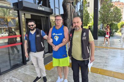 Otel personeliyle tartışıp, Türk bayrağına tüküren İngiliz turist tutuklandı