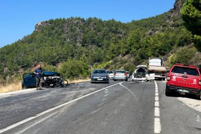 Otomobiller çarpıştı: 4 yaralı